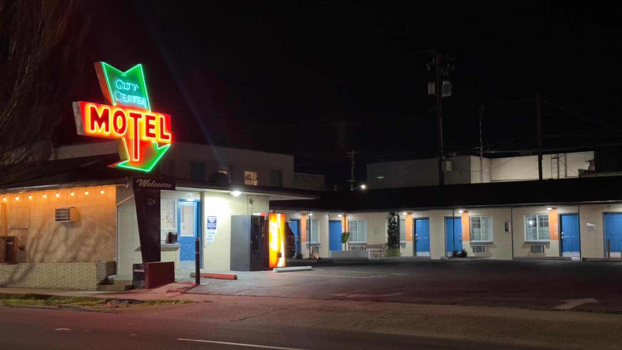 City Center Motel Медфорд Екстериор снимка